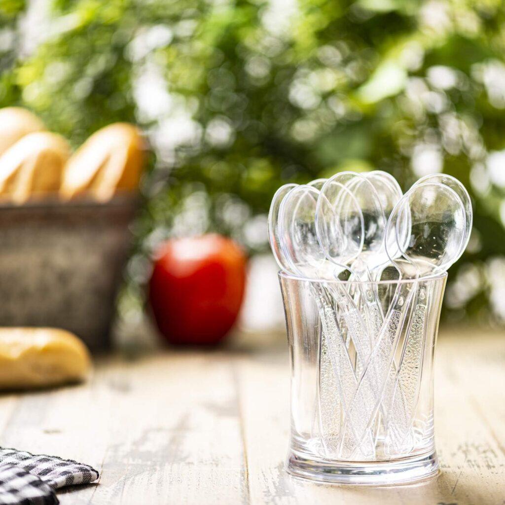 Comfy Package [300 Pack Heavyweight Disposable Clear Plastic knives - Engraved Design
