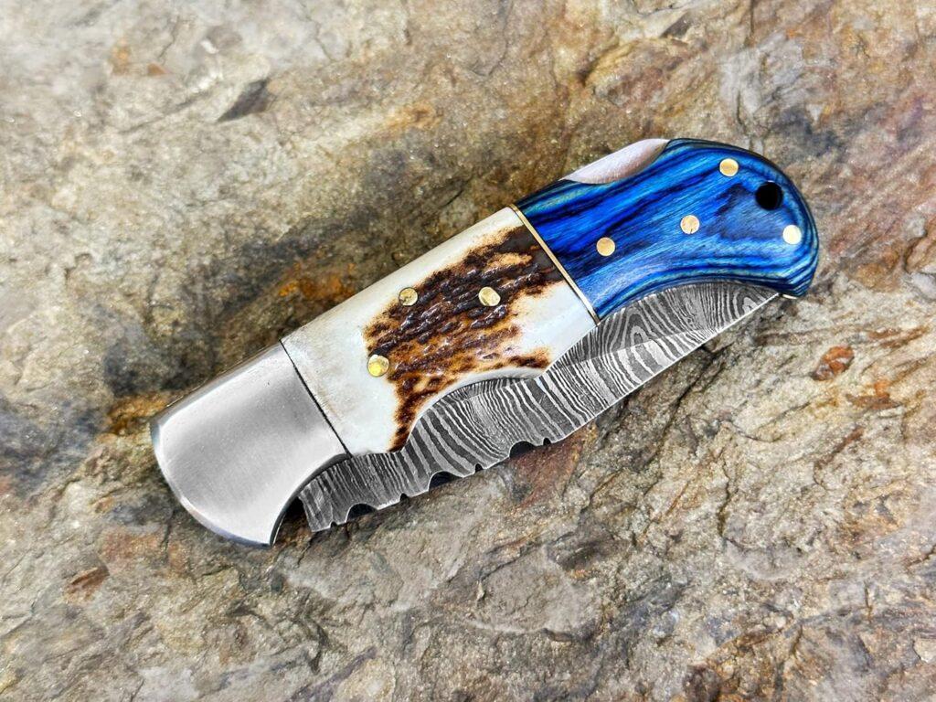 Custom Damascus Steel Pocket Folding Knife with Stag Antler Handle, Handmade Gift for Husband Dad Boyfriend, Groomsmen Gifts, Best Man Gifts for Wedding, Unique 6.5 Knives for Outdoor Camping (Antler)